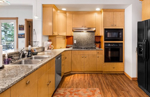 Friday Harbor House | Waterfront! Seasonal Hot Tub! - (Stonecliff)