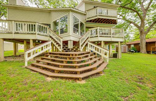 Seguin House | Waterfront Seguin Lake House Near Downtown