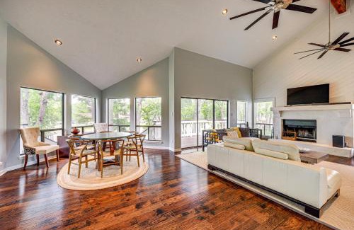 Seguin House | Waterfront Seguin Lake House Near Downtown