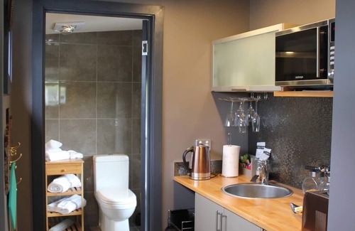 Kingborough Bed & Breakfast | Waterfront Self Contained Accommodation Overlooking Marina