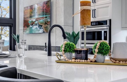 Leamington House | Waterfront Serenity meets Modern Luxury