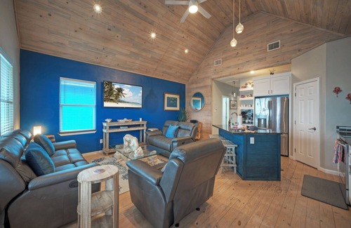Flour Bluff House | Waterfront, Shared Boat Dock & Pool w/Views | Ariel’s Grotto by AvantStay