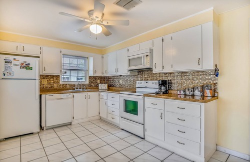 Big Coppitt Key House | Waterfront, Single-Story Home on a Canal w/Dock, Kayaks, AC - 1 Small Dog OK