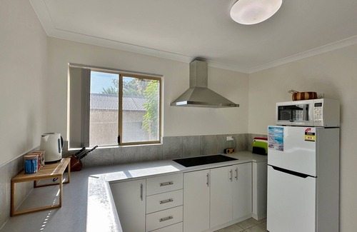 Kalbarri Villa | Waterfront | Sleeps 6 | Resort Pool | Wifi