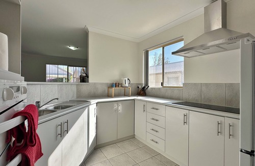 Kalbarri Villa | Waterfront | Sleeps 6 | Resort Pool | Wifi