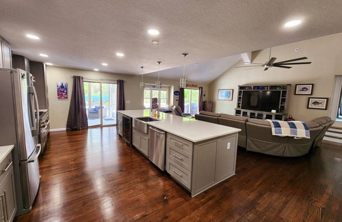 Crystal River House | WATERFRONT Sleeps 12!