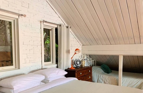 Potton Ski Chalet | Waterfront* SPA, Wood fireplace, Ski mountain
