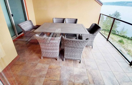 Central Okanagan Apartment | Waterfront Spacious 3 Bedrooms Condo