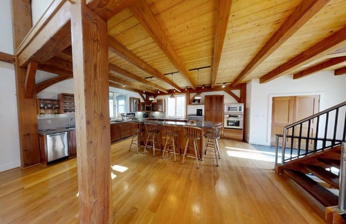 Powhatan House | Waterfront, Spacious 5-bedroom Wedding Venue estate in charming Powhatan!