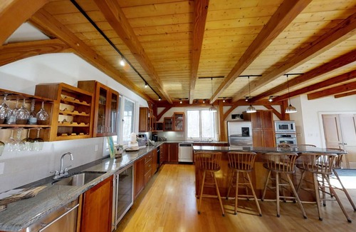 Powhatan House | Waterfront, Spacious 5-bedroom Wedding Venue estate in charming Powhatan!