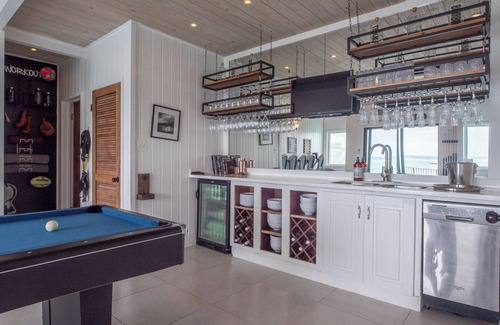Liberta Villa | Waterfront Spacious 5-bedroom villa in Mamora Bay,Watersports Games room,