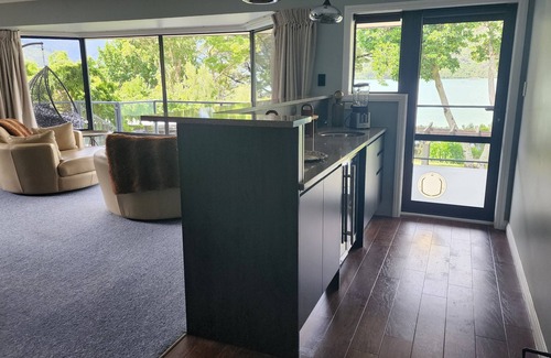 Havelock House | Waterfront & spacious. Room for cars & boat trailer. 6KM from Havelock Marina