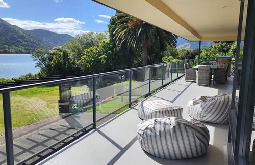 Havelock House | Waterfront & spacious. Room for cars & boat trailer. 6KM from Havelock Marina