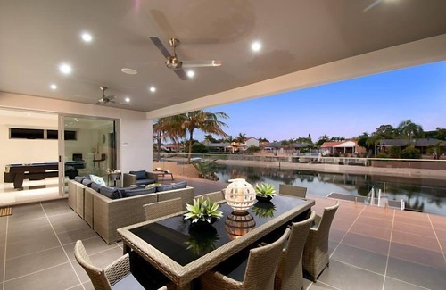 Mermaid Waters House | Waterfront Splendour – Luxurious waterfront living