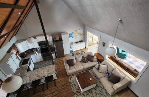 Eufaula House | Waterfront Stay with Sandy Beach