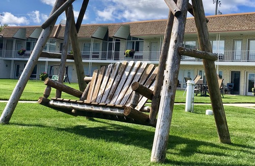 Conway Apartment | Waterfront Studio on Crooked Lake