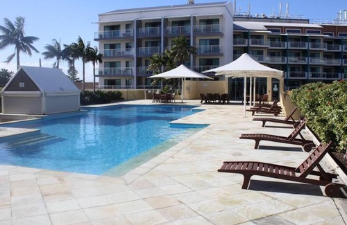 The Entrance House | WATERFRONT STUDIO APARTMENT AT THE OAKS RESORT