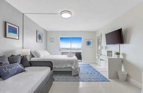 North Bay Village Apartment | Waterfront Studio Condo in the Heart of Miami - Free Parking & Bay Views