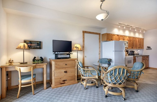 Polson Condo | Waterfront Studio on Flathead Lake