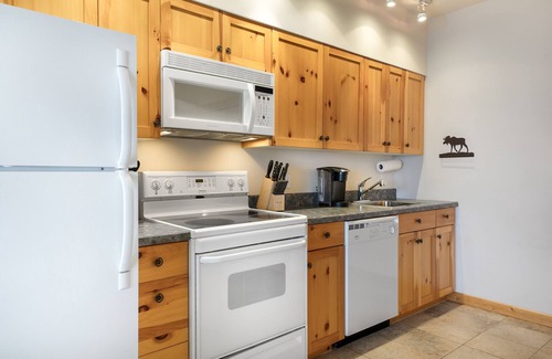 Polson Condo | Waterfront Studio on Flathead Lake
