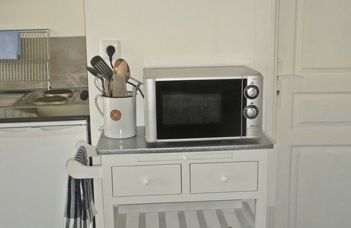 Marseillan Apartment | Waterfront Studio w/Hot Tub & Secure Parking perfect for couples (pet friendly)