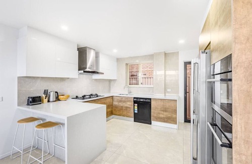 Labrador House | WaterFront Stunning Antique 4Rms/7Beds HolidayHome