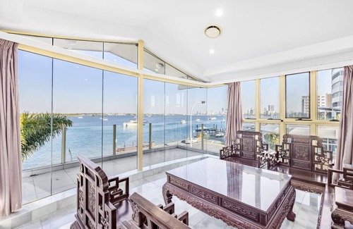 Labrador House | WaterFront Stunning Antique 4Rms/7Beds HolidayHome
