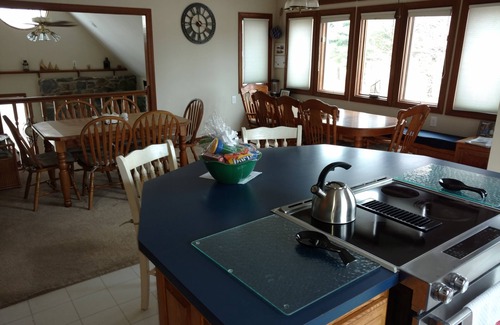 Reedville House | Waterfront Stunning River Retreat - Chesapeake Bay - Hot Tub-Kayaks-Fenced Yard
