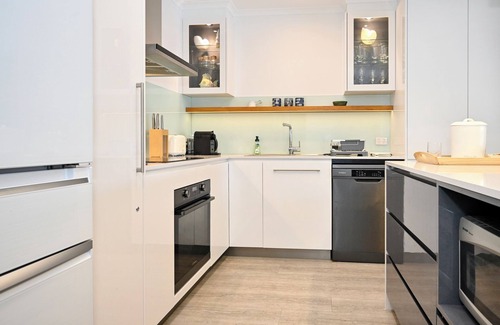 Warana House | Waterfront Stylish Luxury, Light, Relaxed