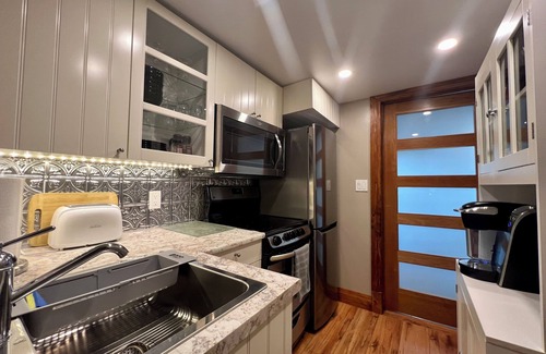 Gores Landing Apartment | Waterfront Suite with Year Round Outdoor Sauna