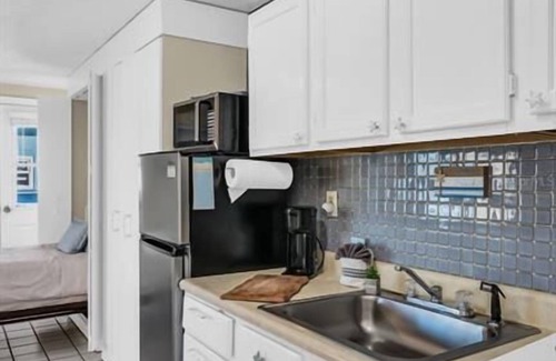 Clearwater Beach Apartment | Waterfront Suite, Heated Pool, 2 mins 2 beach!