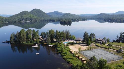 Lac Superieur Village House | Waterfront Suite & Lake Resort