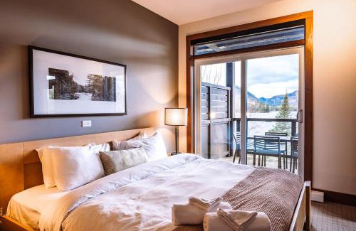 Lac Superieur Village House | Waterfront Suite & Lake Resort