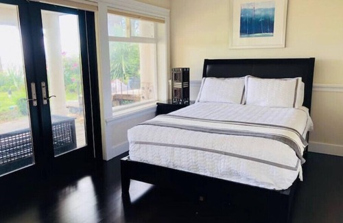 Saanichton House | Waterfront Suite near Victoria BCn2BR 2 Baths Outdoor kitchen and superb Viewsn