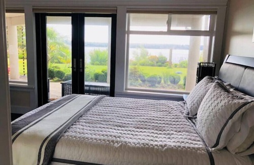 Saanichton House | Waterfront Suite near Victoria BCn2BR 2 Baths Outdoor kitchen and superb Viewsn