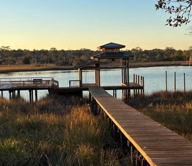 Freeport Apartment | Waterfront Suite with Pool & Dock