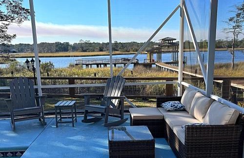 Freeport Apartment | Waterfront Suite with Pool & Dock