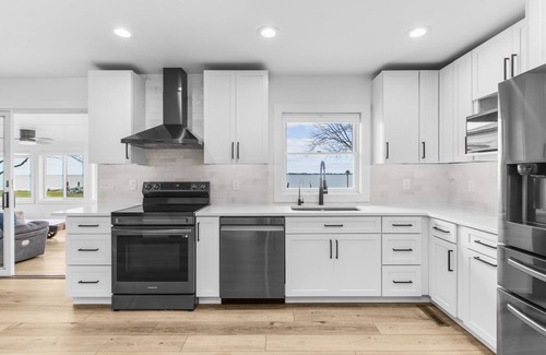Chester House | Waterfront Sunset Bayview: sleeps 6