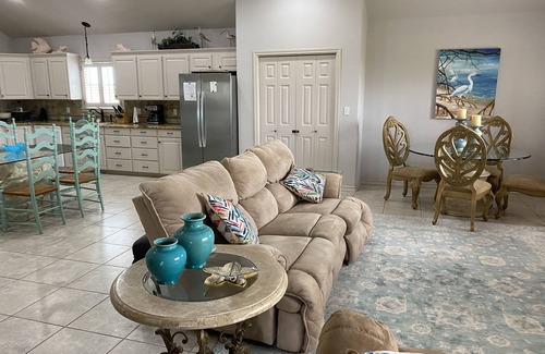 Port Lavaca House | WATERFRONT! Super Spacious - Lighted Private Pier - Family Memories Made Here!
