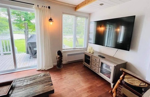 Weedon Ski Chalet | Waterfront- The Happiness Retreat