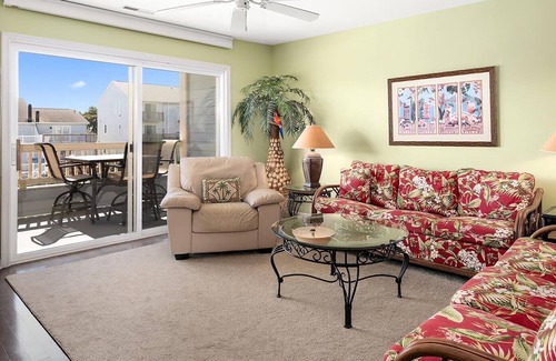 Heron Harbour Isle Condo | Waterfront Three Bedroom Condo with Pool