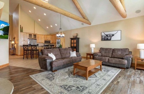 Nisswa House | Waterfront Townhome on Gull Lake | Pontoon Rentals Available