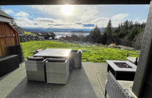 Port Alberni House | WATERFRONT townhouse at The Maples on beautiful Sproat Lake