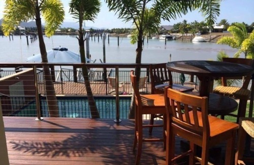 Cardwell House | Waterfront Townhouse at Marina Entrance !