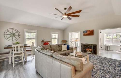 Townville House | Waterfront Townville Home with Hot Tub and Dock!