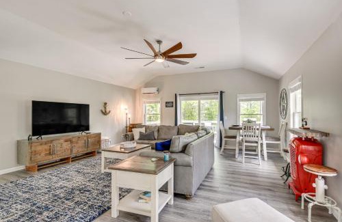 Townville House | Waterfront Townville Home with Hot Tub and Dock!