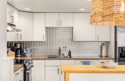 Bainbridge Island Cottage | Waterfront Tranquility on Crystal Springs