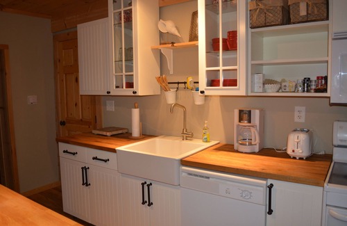 Twin Lake Cottage | Waterfront Twin Lake/Muskegon - Fall Colors - Pontoon - Kayaks - Paddle Boats