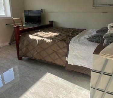 Esquimalt Villa | Waterfront Two-Bedroom Suite