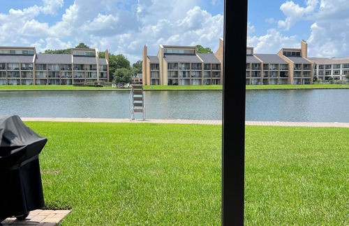 Walden on Lake Conroe House | Waterfront updated 3 Bedroom Townhome on Quiet Cove, sleeps 10 fully furnished.